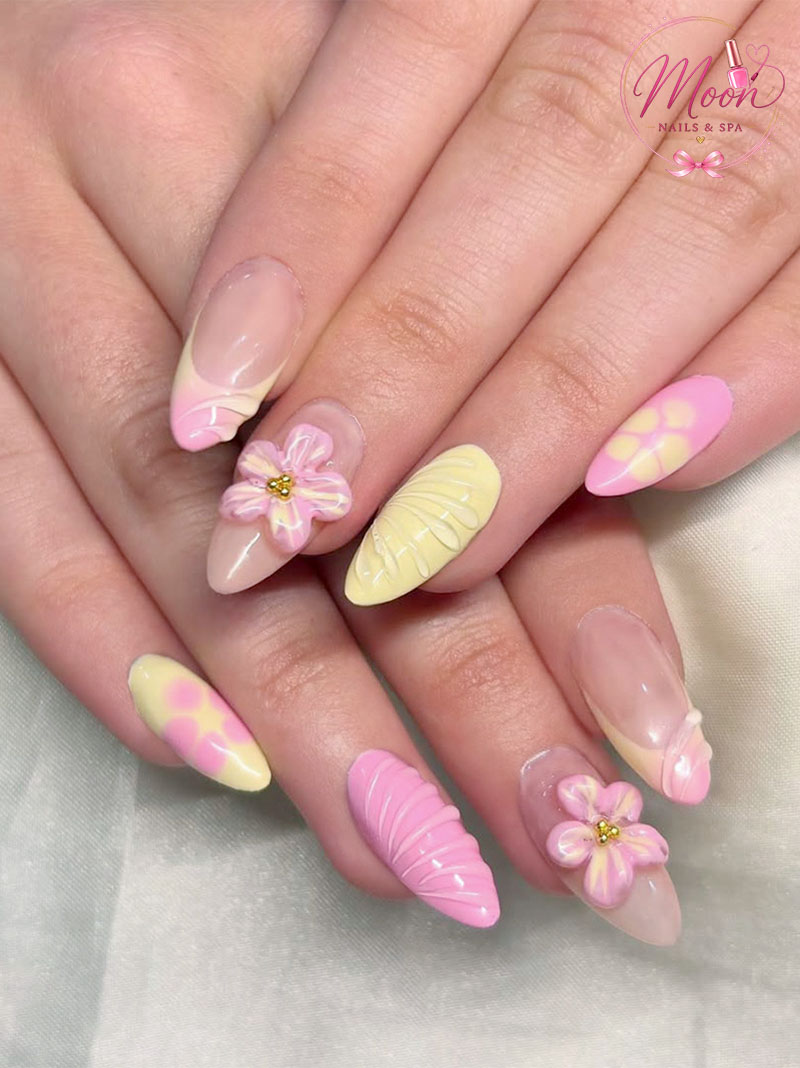Moon Nails & Spa 